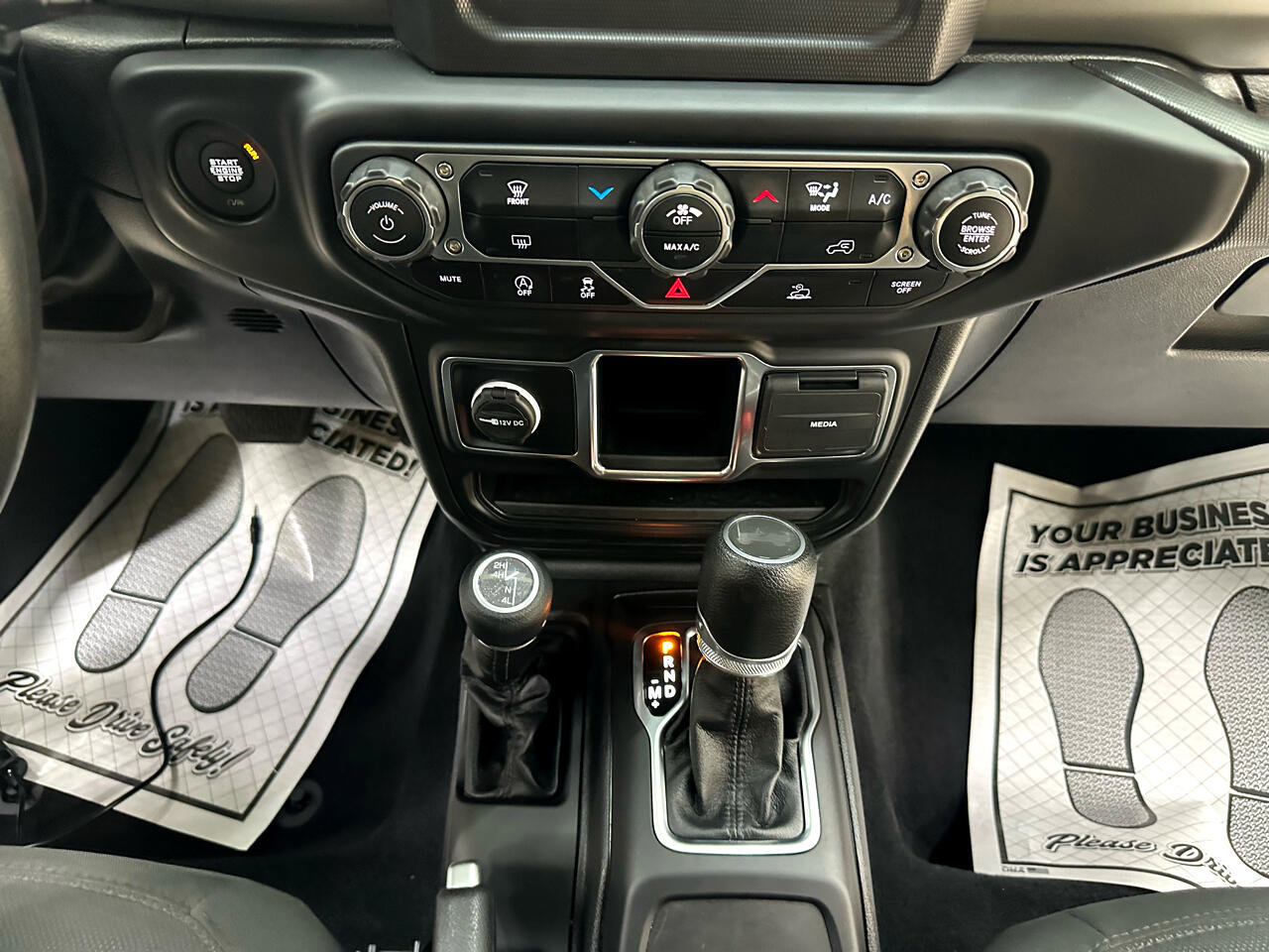 Used 2023 Jeep Wrangler Sport image 27