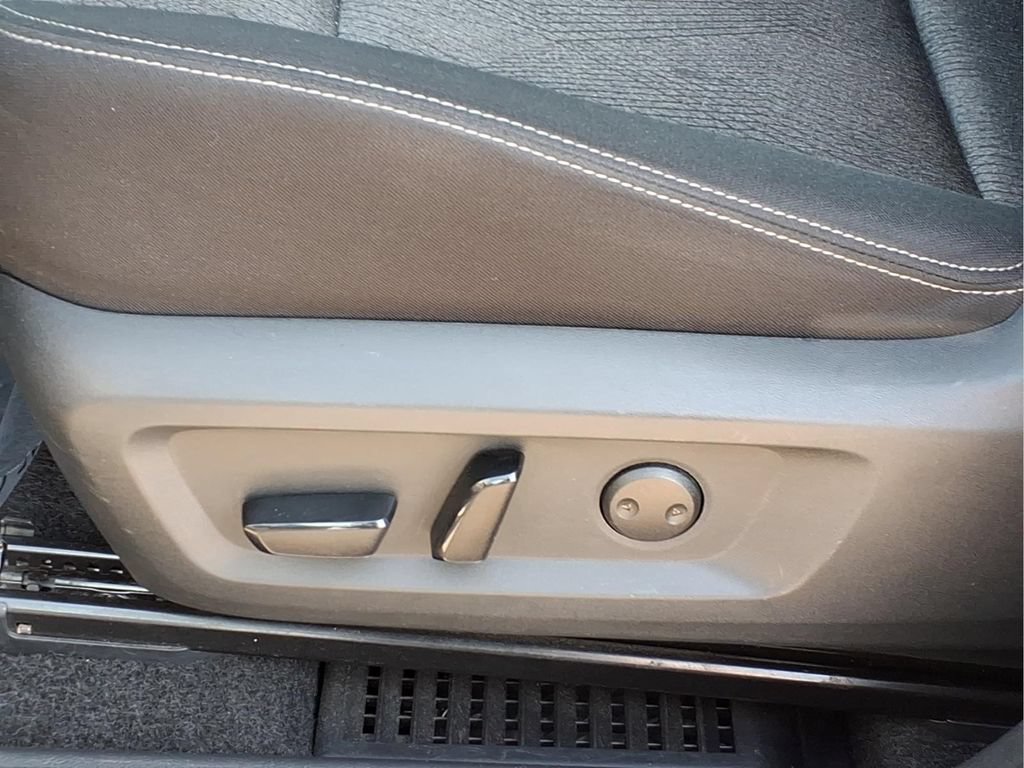 Used 2024 Nissan Rogue SV FWD image 21