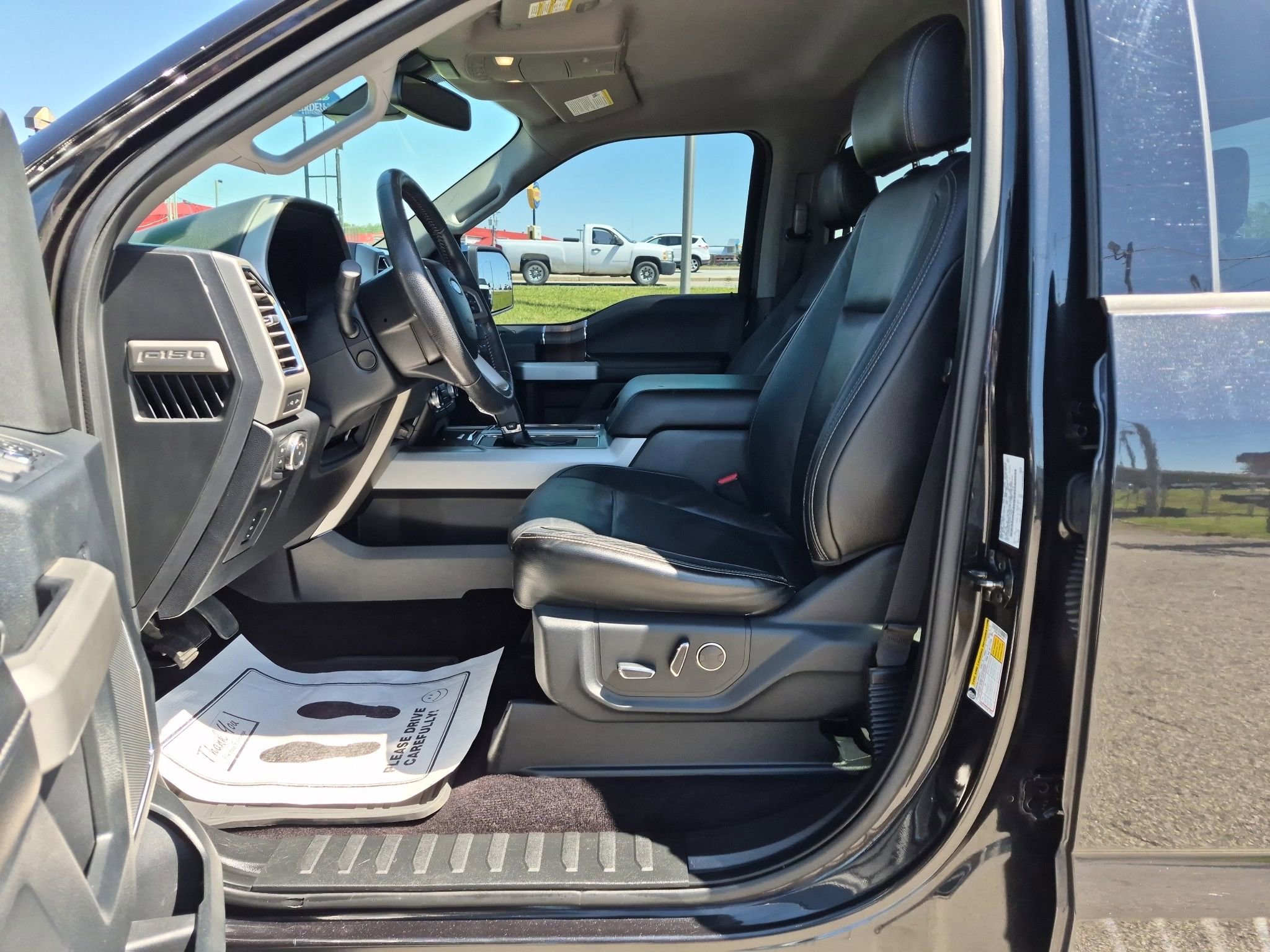 Used 2015 Ford F150 Lariat w/ Equipment Group 502A Luxury AWD/4WD image 11