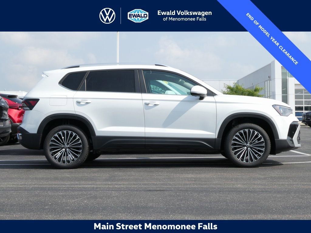Certified 2025 Volkswagen Taos SE image 2