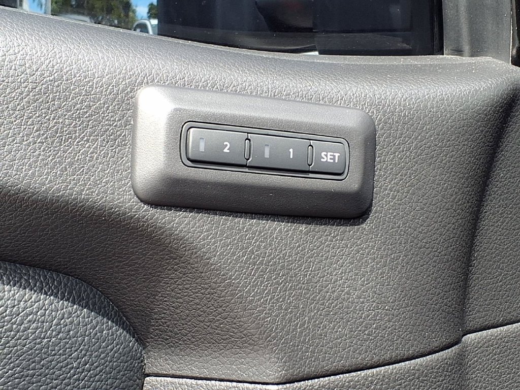 Used 2018 Nissan Titan PRO-4X w/ Pro-4x Convenience Package AWD/4WD image 31