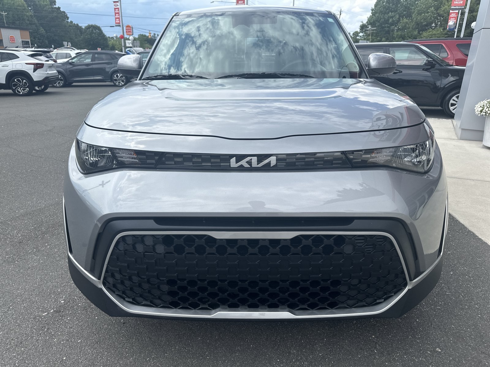 Used 2024 Kia Soul LX w/ LX Technology Package FWD image 3