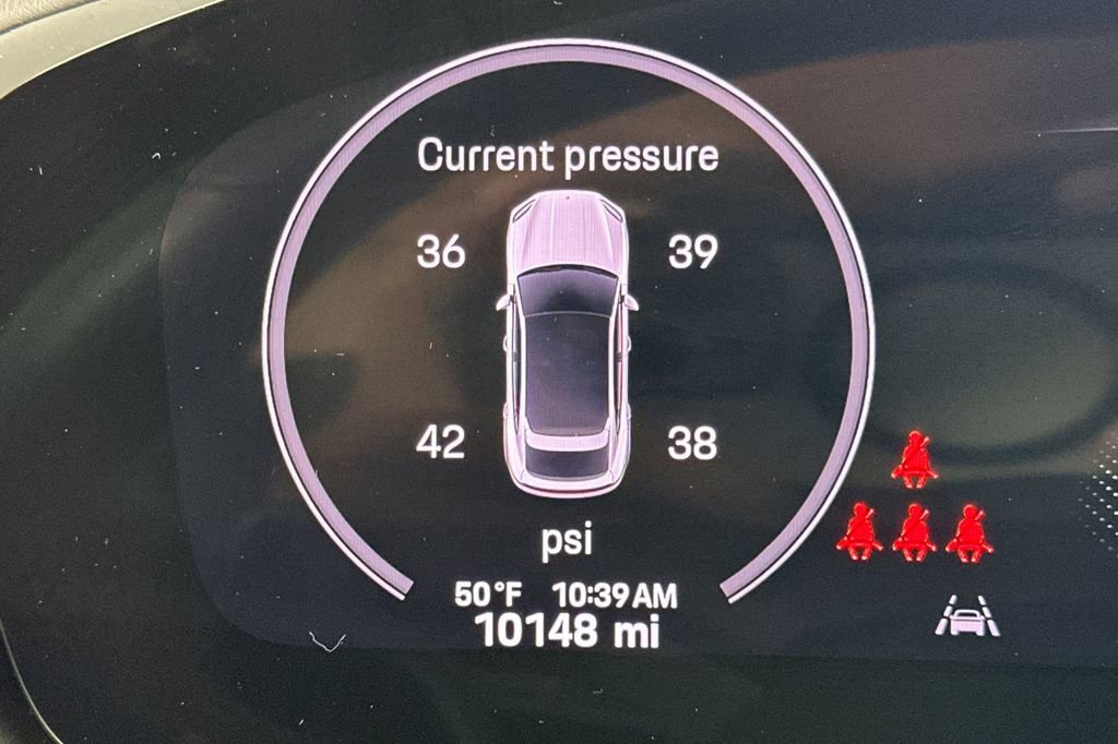 Used 2024 Porsche Cayenne Coupe image 30