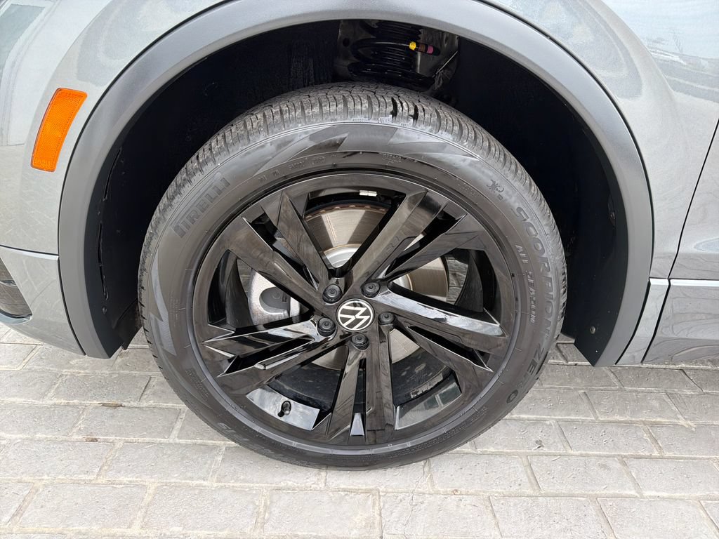 Certified 2024 Volkswagen Tiguan SE R-Line AWD/4WD image 29