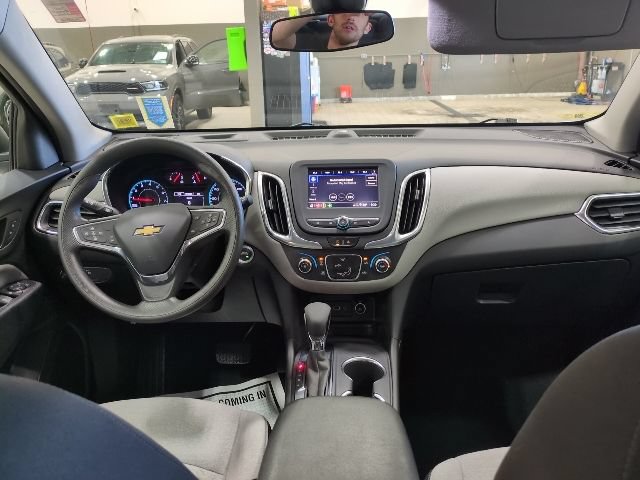 Used 2022 Chevrolet Equinox LS FWD image 4