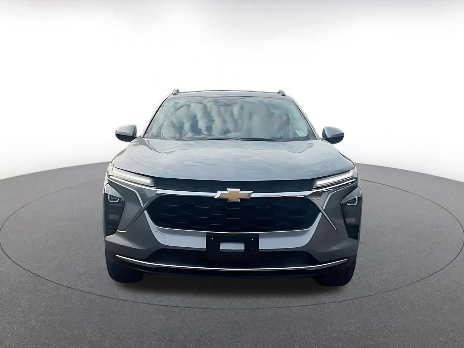 Used 2025 Chevrolet Trax LT w/ LT Convenience Package FWD image 4