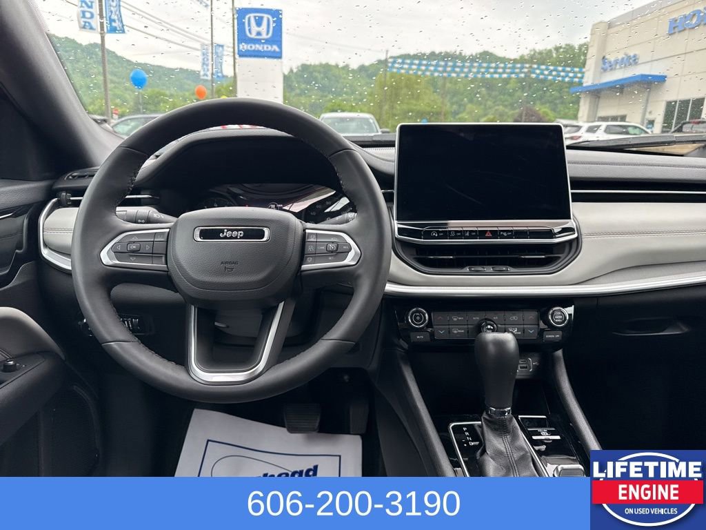 Used 2025 Jeep Compass Limited AWD/4WD image 15