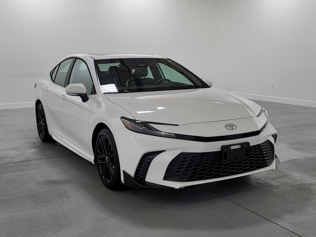 Used 2026 Toyota Camry SE w/ Convenience Package FWD image 2