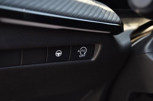 New 2025 Nissan Kicks SR image 11