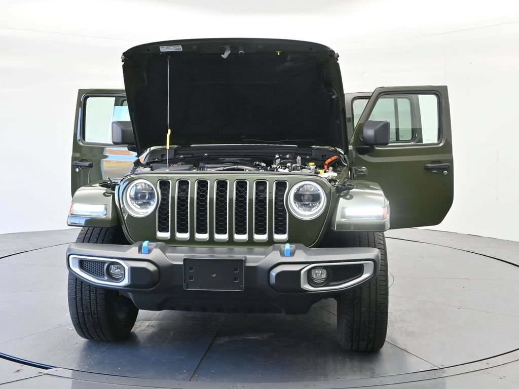 Used 2023 Jeep Wrangler Unlimited Sahara w/ Cold Weather Group AWD/4WD image 39