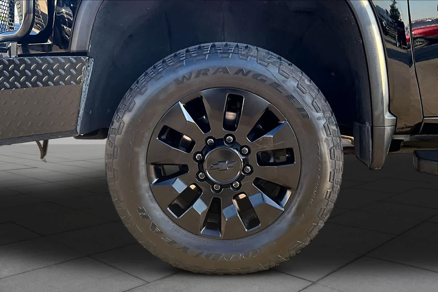 Used 2024 Chevrolet Silverado 2500 LT w/ Texas Edition AWD/4WD image 11