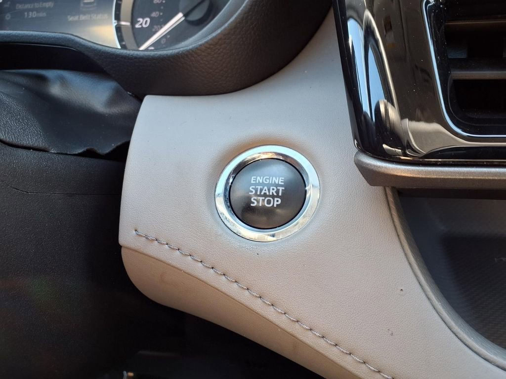 Used 2023 Toyota Highlander L image 8