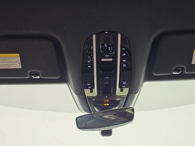 Certified 2023 Porsche Cayenne Platinum Edition image 25