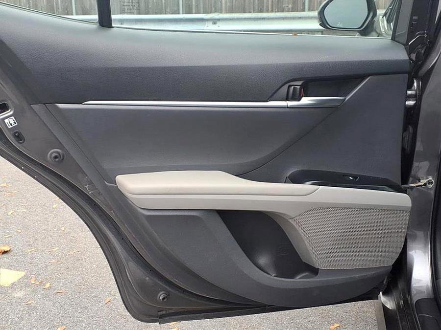 Used 2019 Toyota Camry L image 29