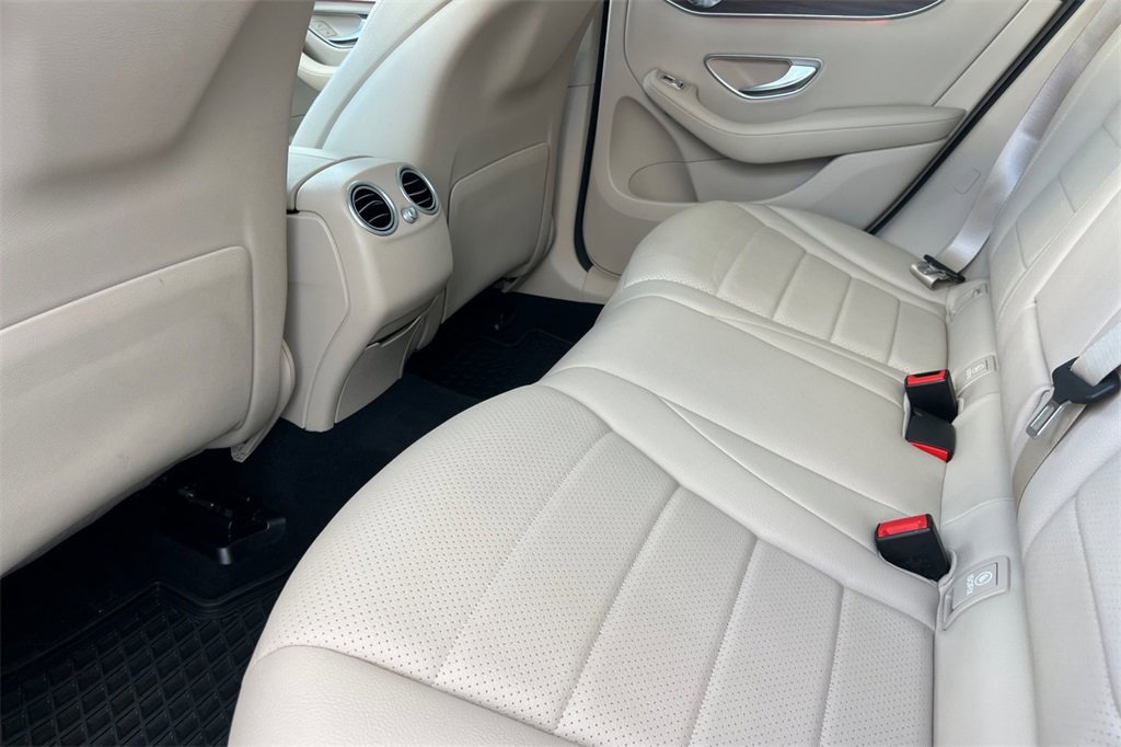 Used 2021 Mercedes-Benz GLC 300 GLC 300 image 11