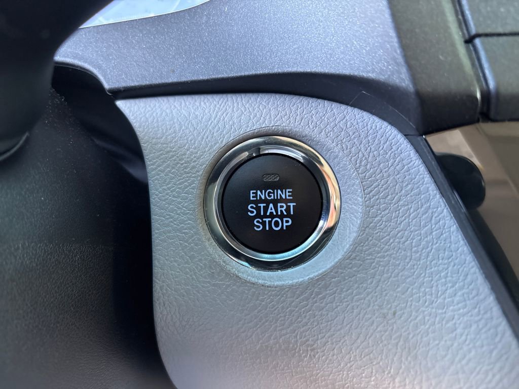 Used 2017 Toyota Sienna XLE Premium FWD image 24