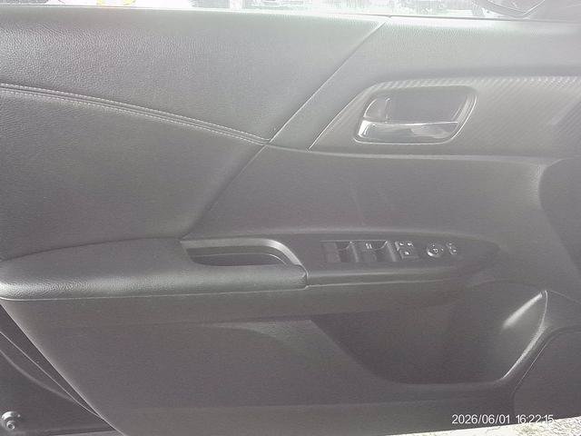 Used 2017 Honda Accord Sport image 12