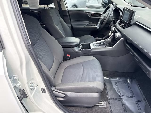 Used 2022 Toyota RAV4 LE FWD image 9