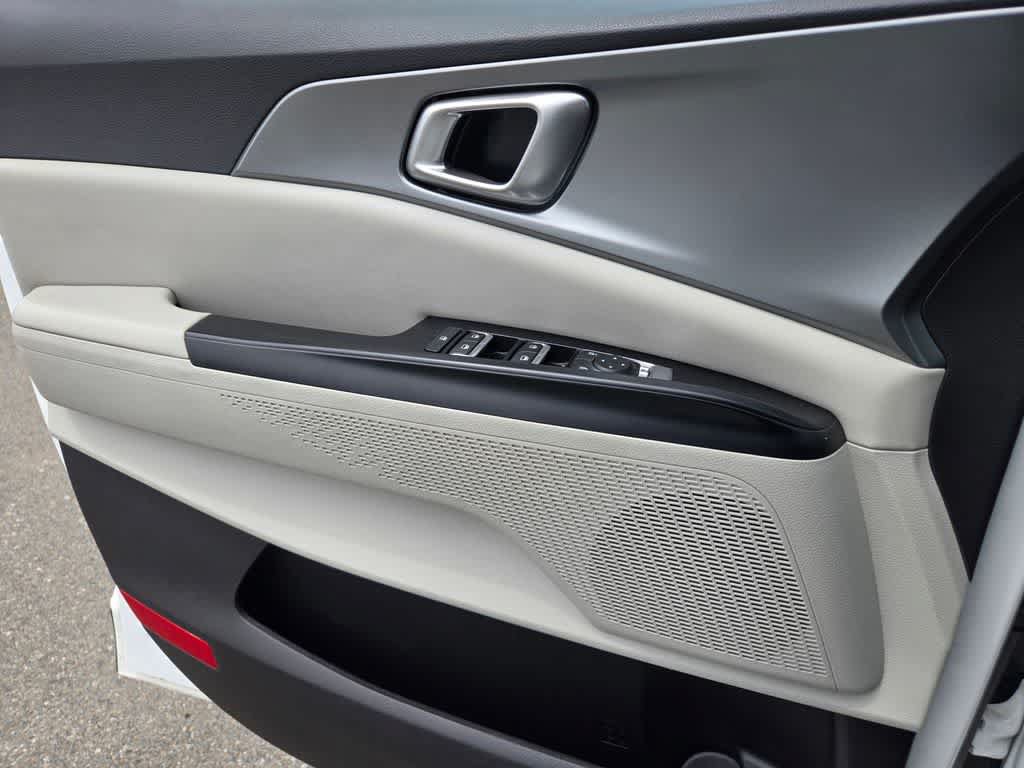 Used 2024 Kia Carnival LX FWD image 19