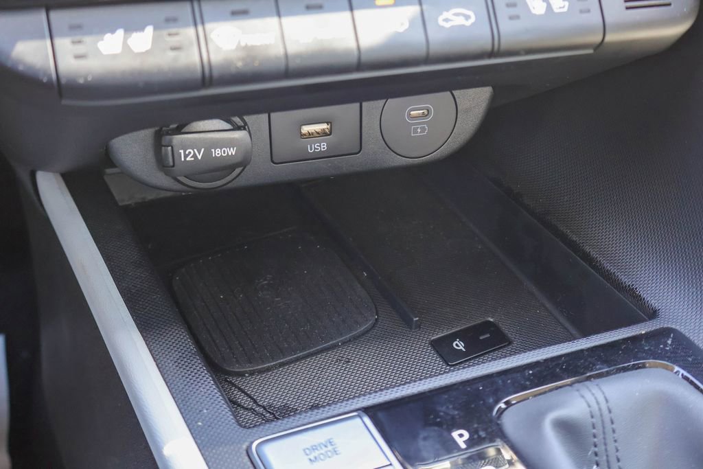 Used 2024 Hyundai Elantra Limited image 16