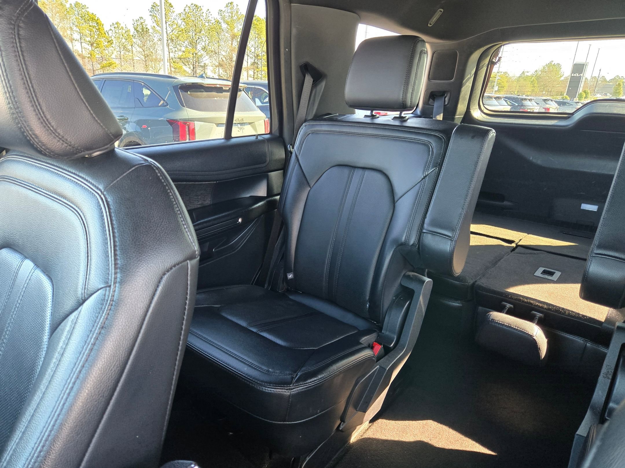 Used 2021 Ford Expedition Limited image 12