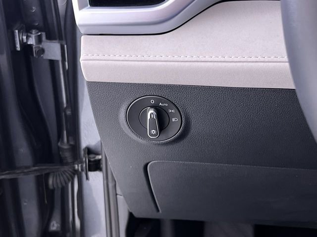 Used 2025 Volkswagen Taos SE image 25