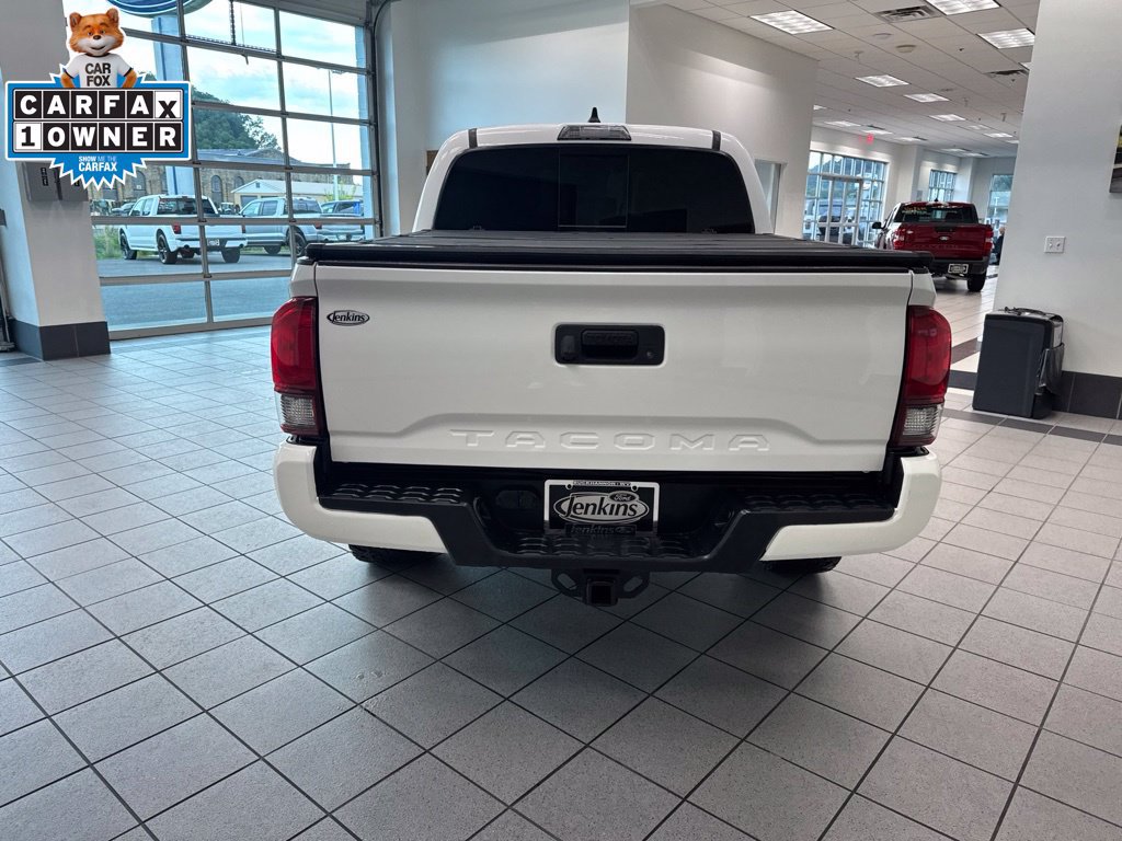 Used 2022 Toyota Tacoma SR5 AWD/4WD image 16
