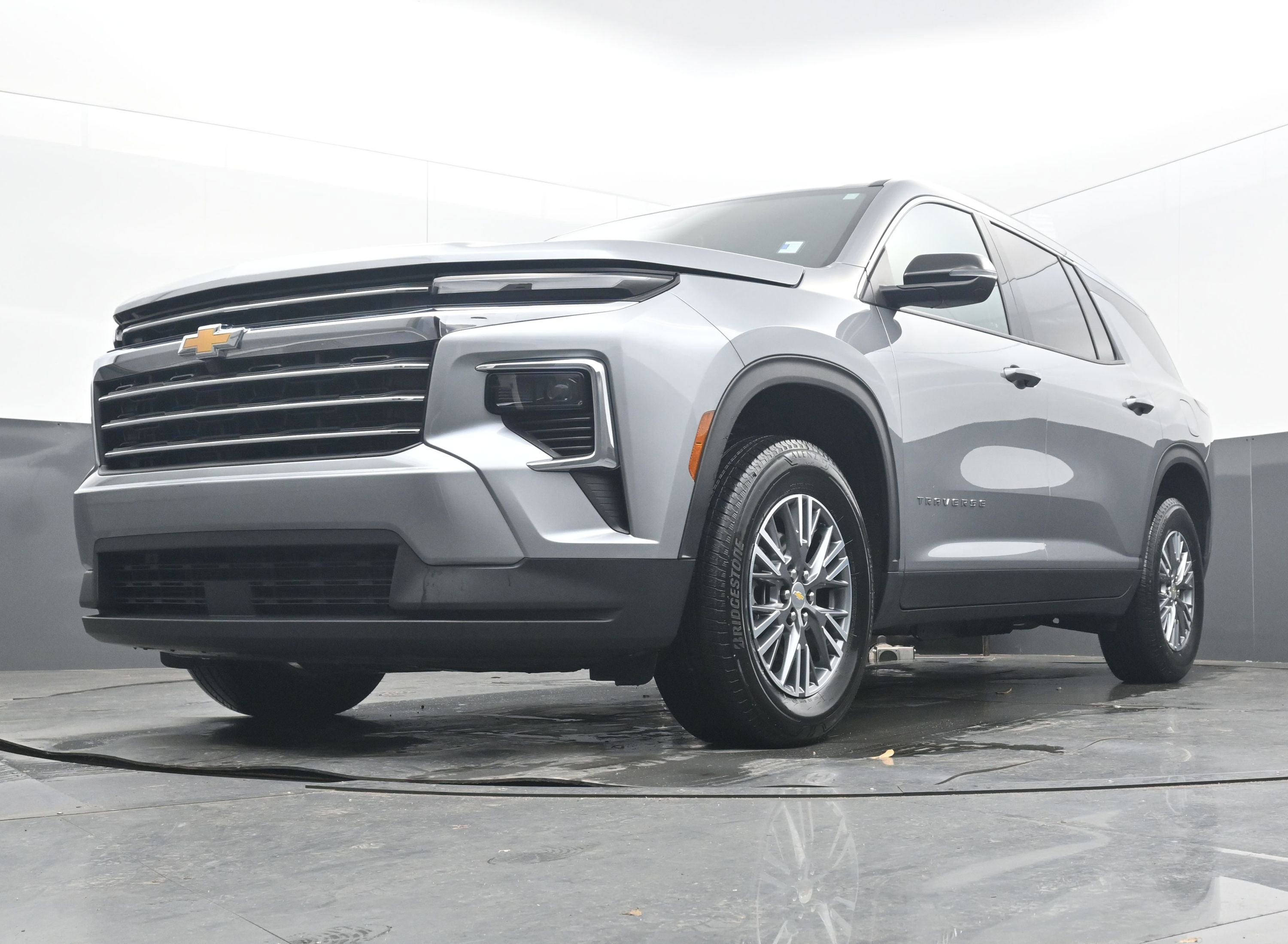 Used 2025 Chevrolet Traverse LT image 13