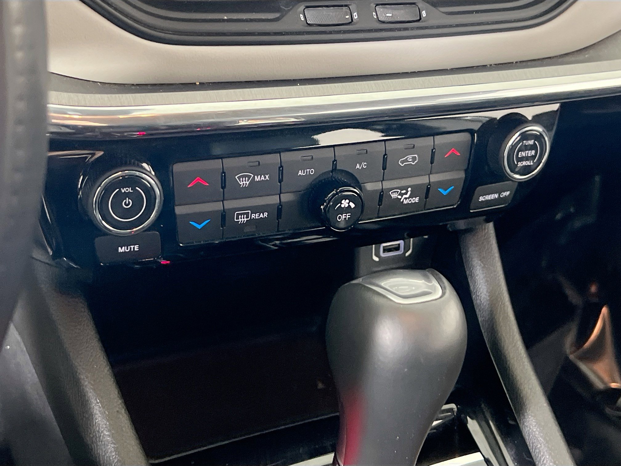 Used 2022 Jeep Compass Limited image 15