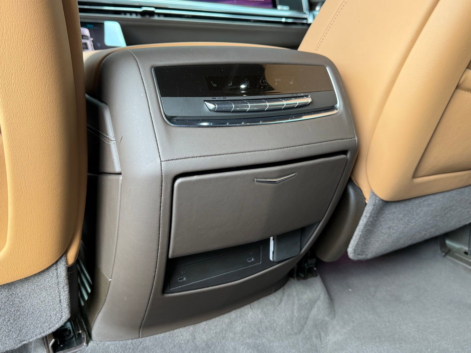 Used 2025 Cadillac Escalade ESV Premium Luxury w/ Touring Package AWD/4WD image 27