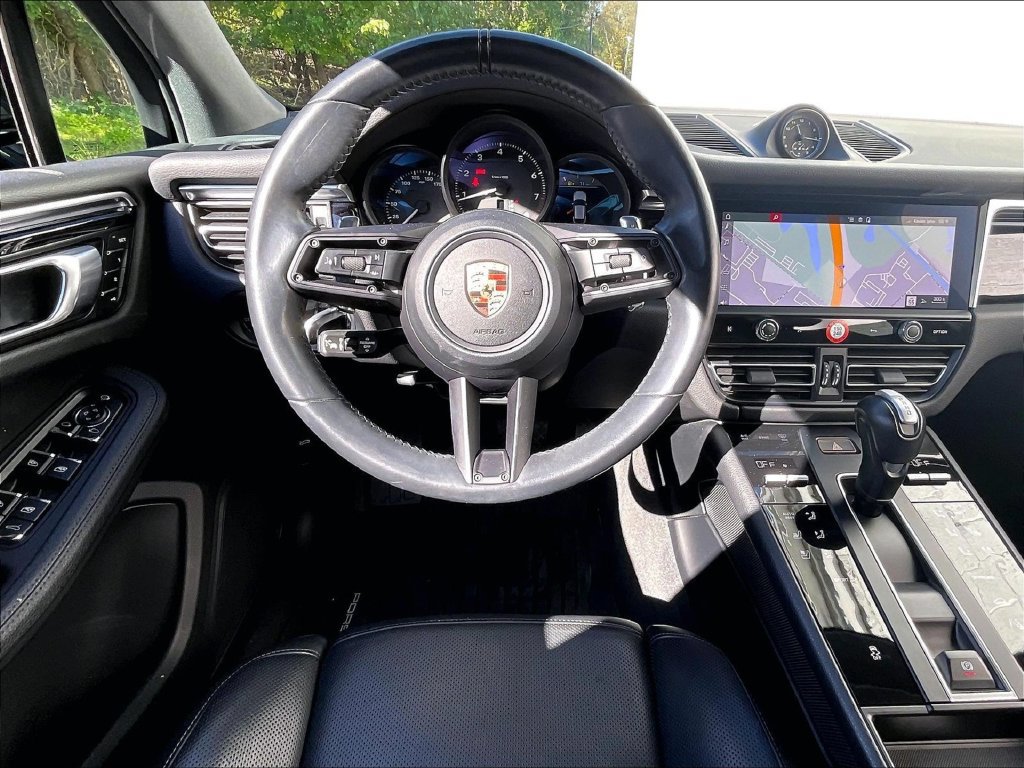 Certified 2023 Porsche Macan AWD/4WD image 11