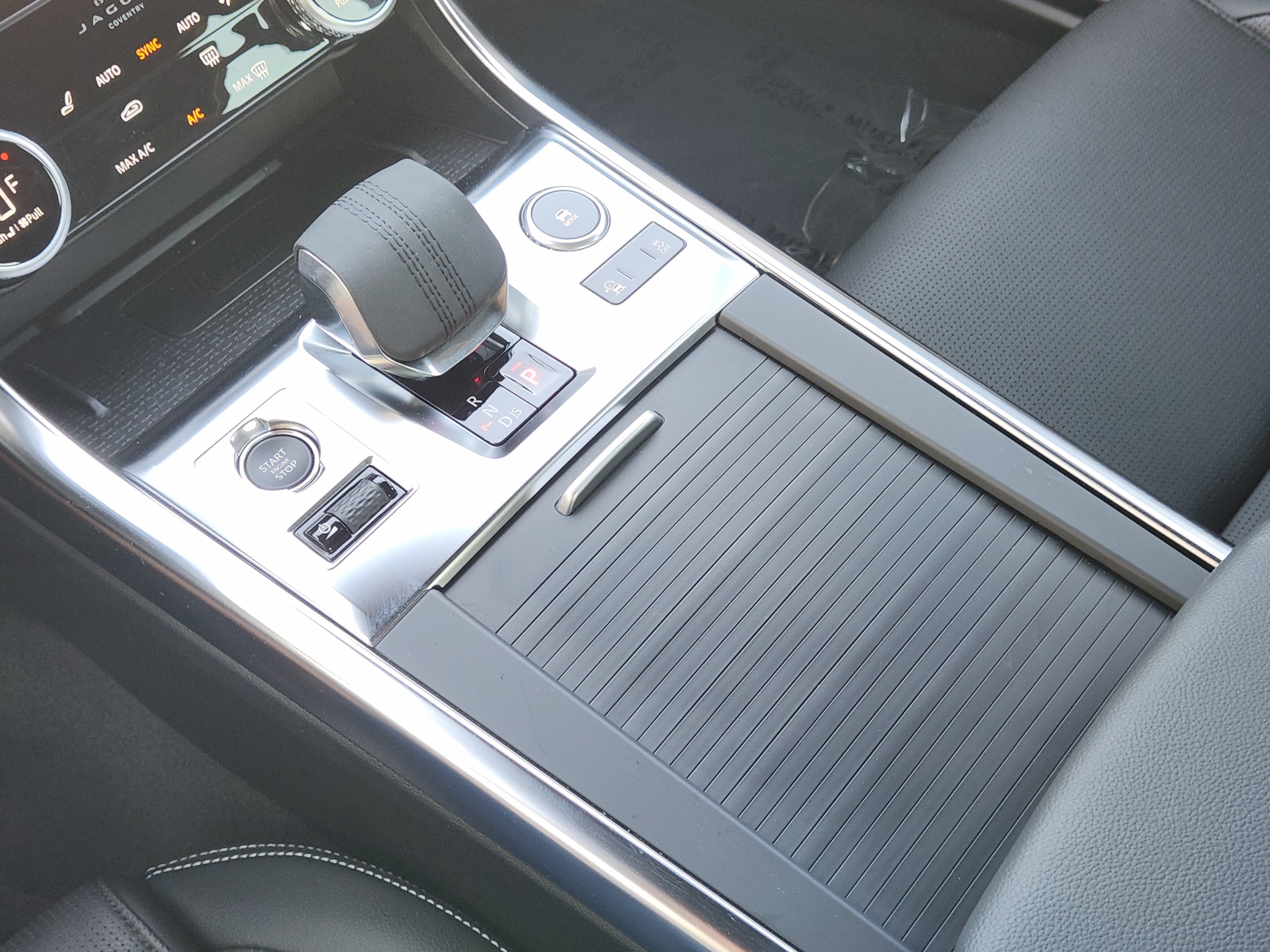 Certified 2024 Jaguar XF R-Dynamic SE AWD/4WD image 21