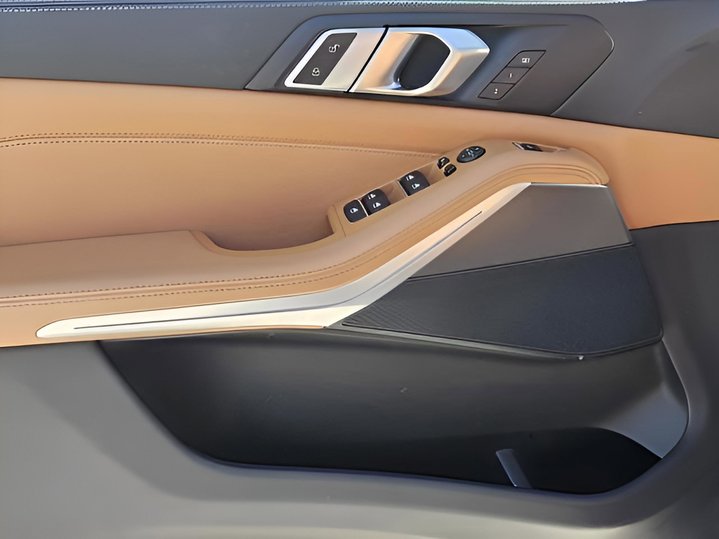 Used 2022 BMW X5 sDrive40i w/ M Sport Package RWD image 25