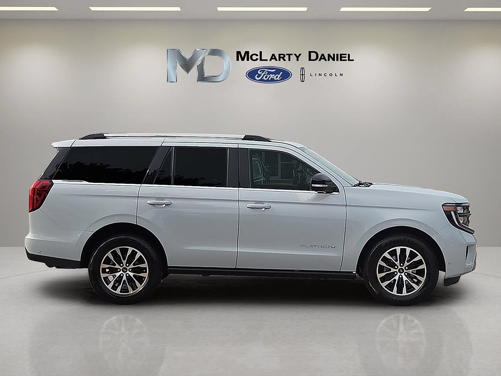 Used 2025 Ford Expedition Platinum AWD/4WD image 6