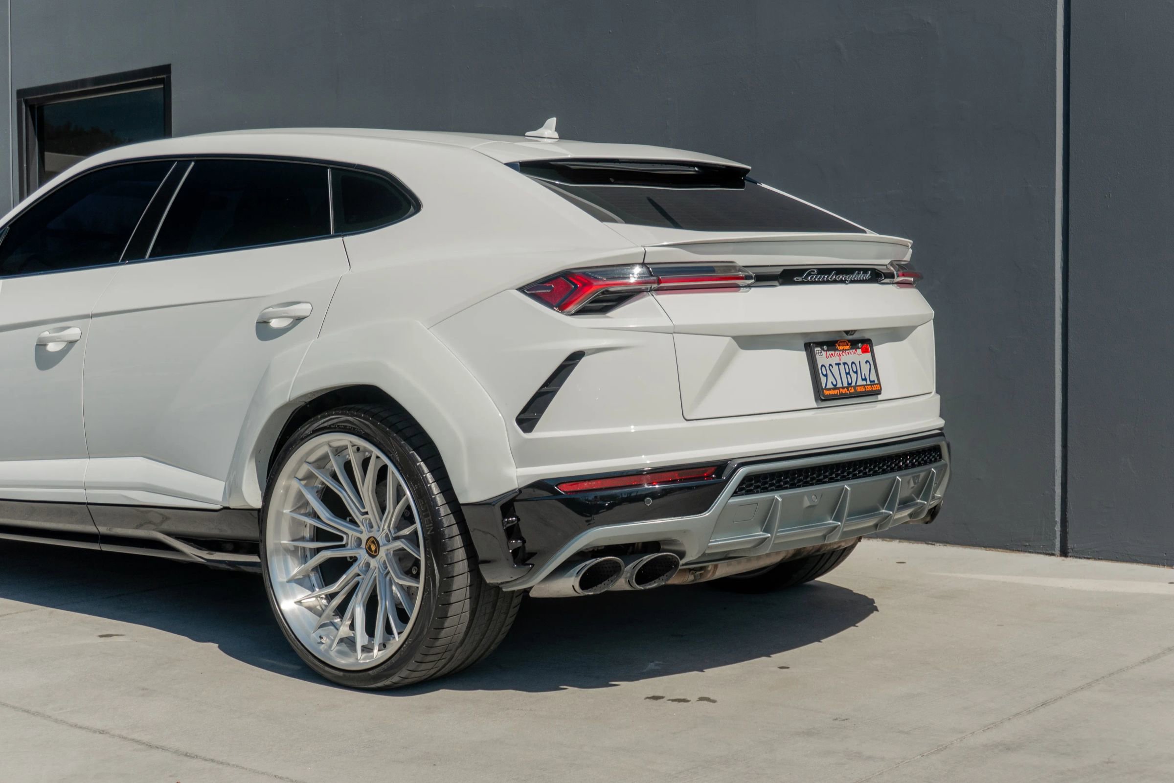 Used 2019 Lamborghini Urus AWD/4WD image 23