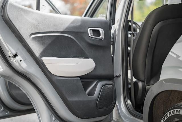 Used 2021 Hyundai Venue SEL w/ Premium Package image 32