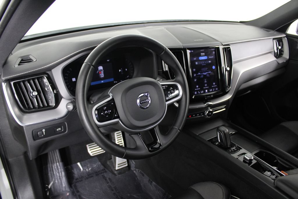 Used 2022 Volvo XC60 B5 R-Design w/ Protection Package Premier FWD image 17