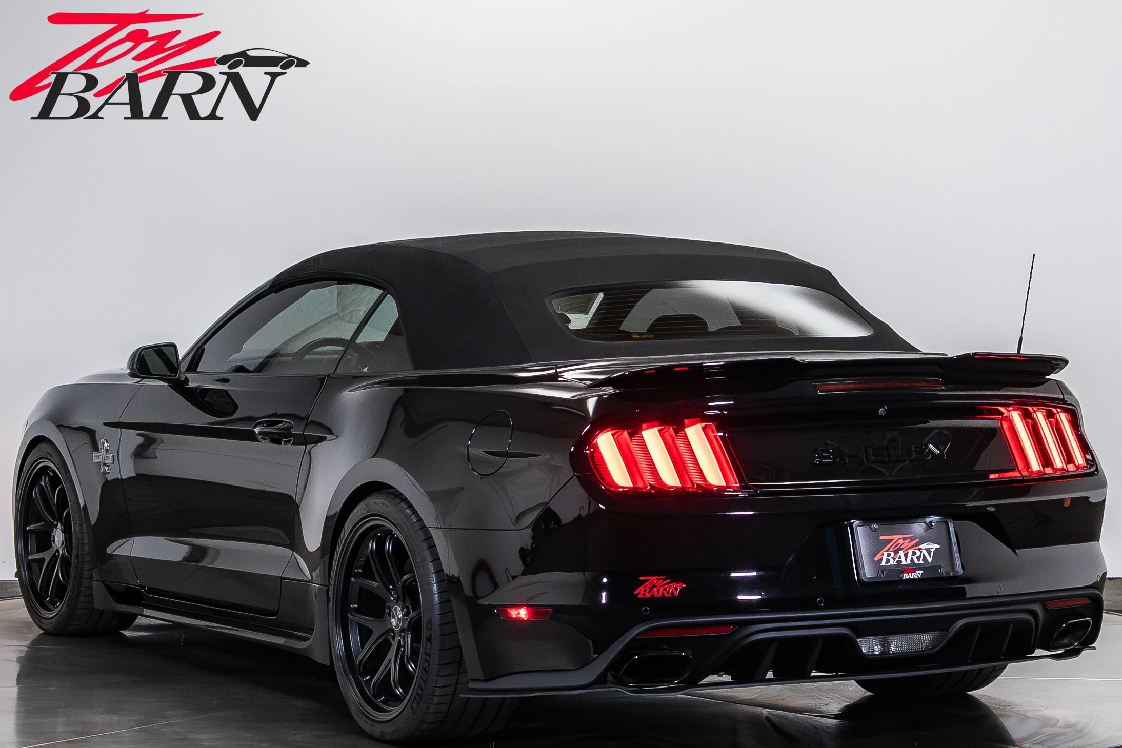 Used 2017 Ford Mustang GT Premium w/ Equipment Group 401A RWD image 3