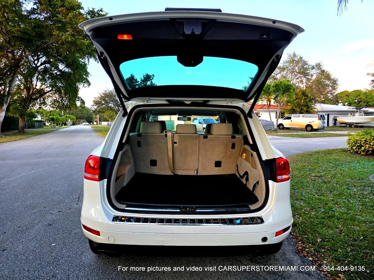 Used 2011 Volkswagen Touareg Sport image 45