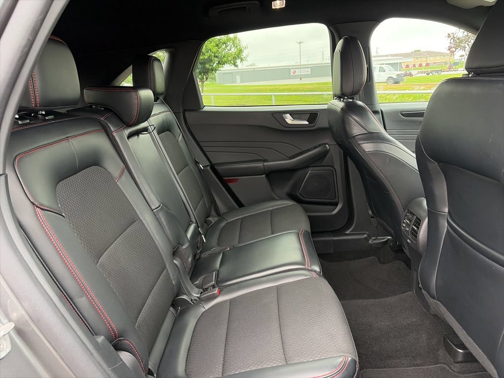Used 2025 Ford Escape ST-Line FWD image 34