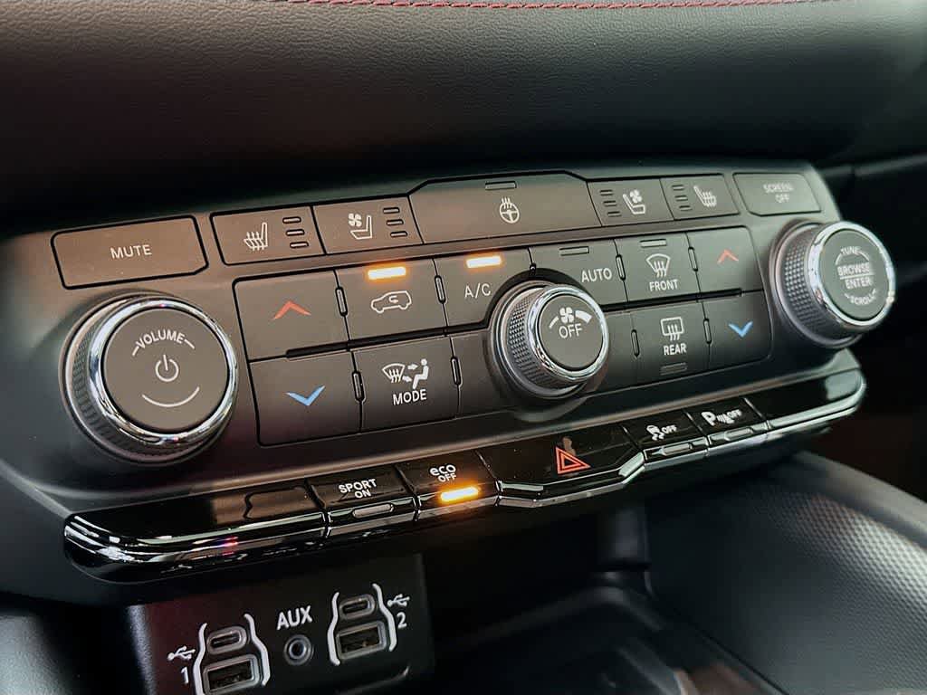 Used 2025 Dodge Durango R/T AWD/4WD image 18