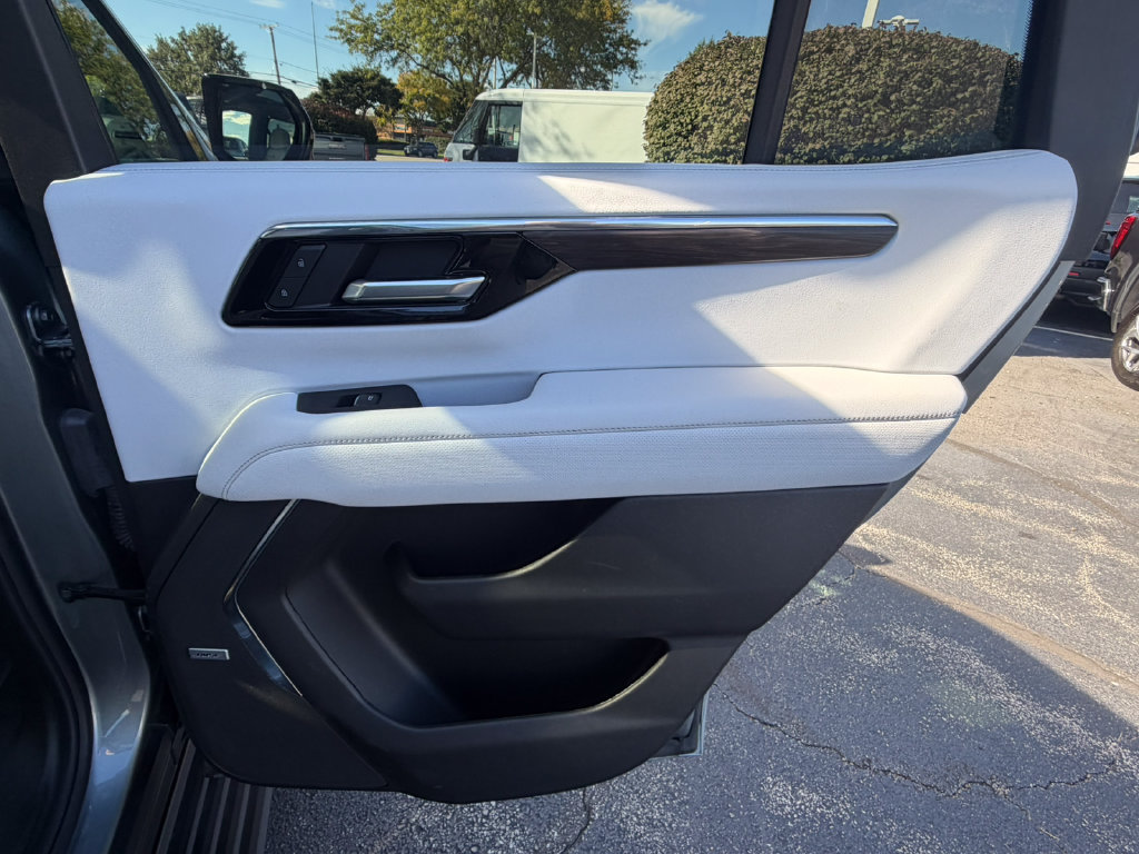 Certified 2025 Chevrolet Tahoe Premier AWD/4WD image 19