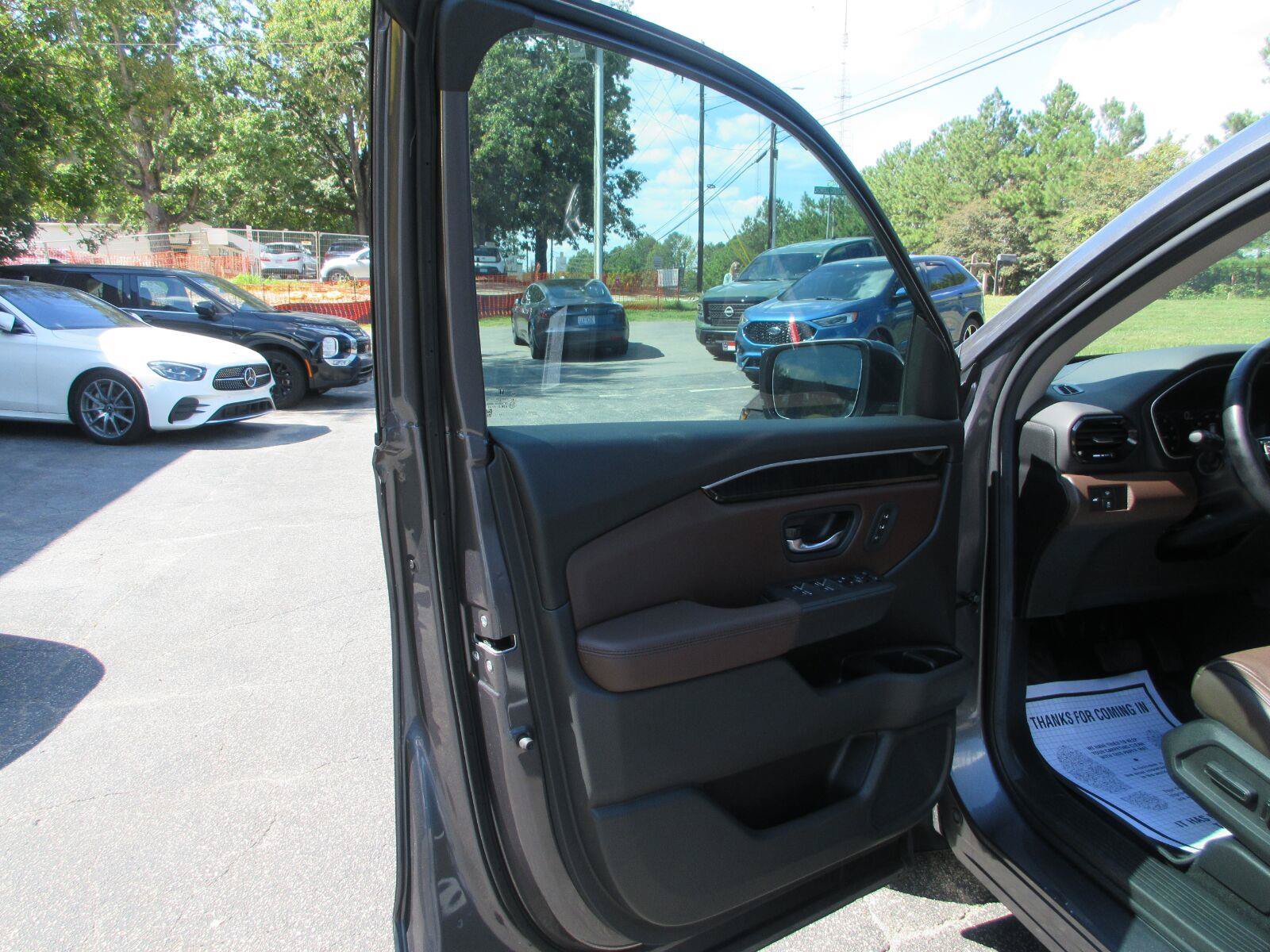 Used 2025 Honda Pilot Elite image 9