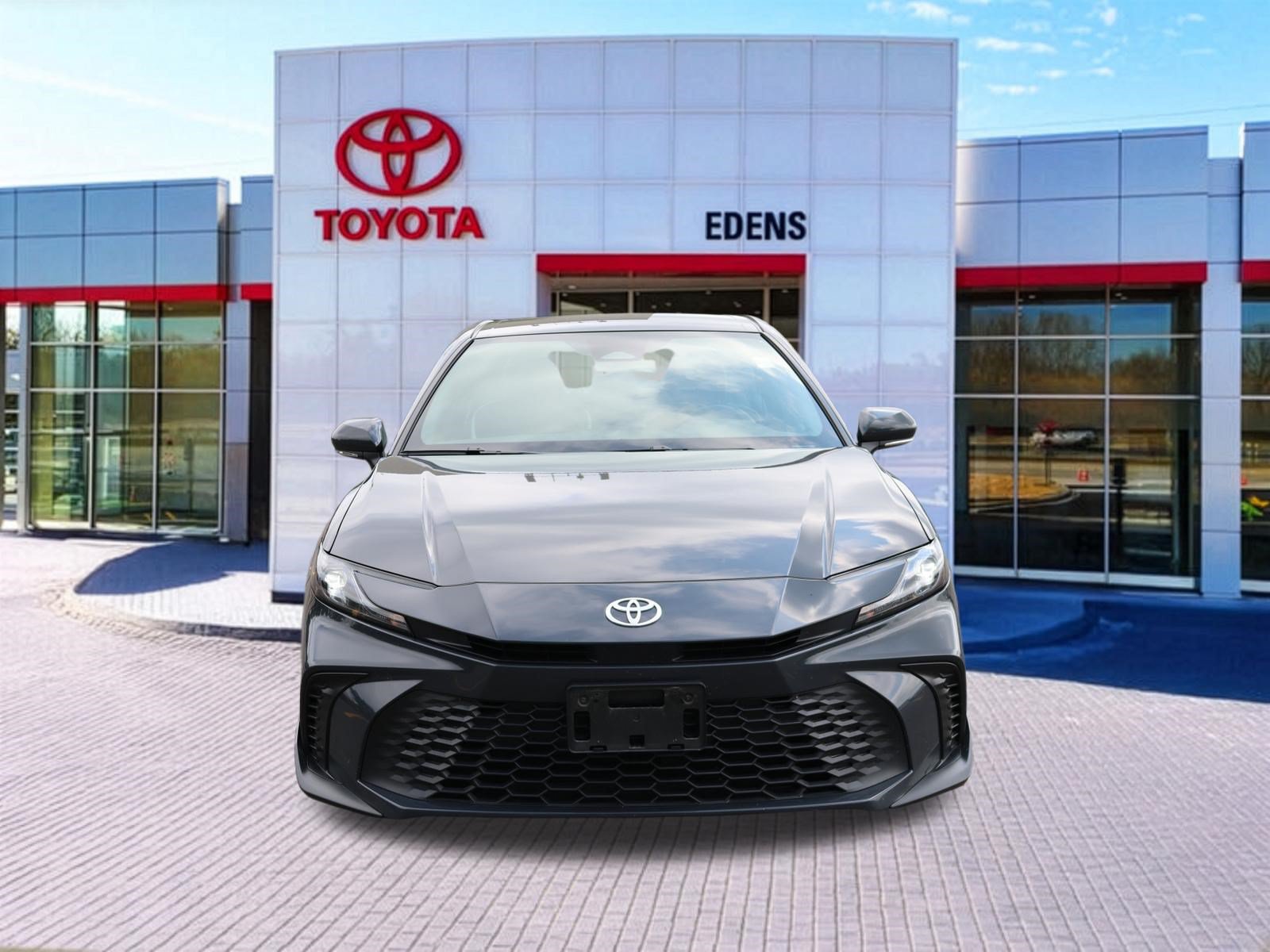 Used 2025 Toyota Camry SE FWD image 11