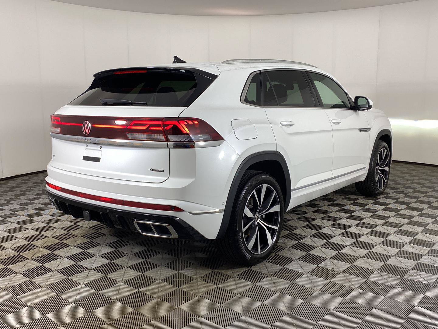 Used 2026 Volkswagen Atlas Cross Sport SEL Premium R-Line AWD/4WD image 3