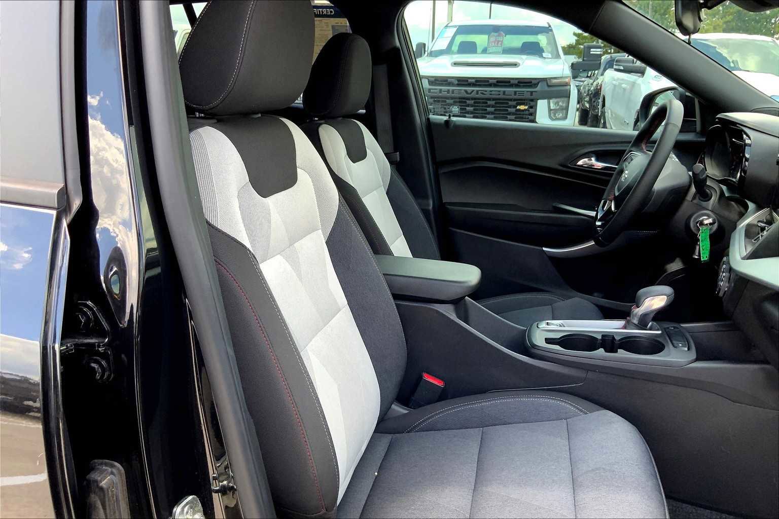 Certified 2024 Chevrolet Trax RS image 8