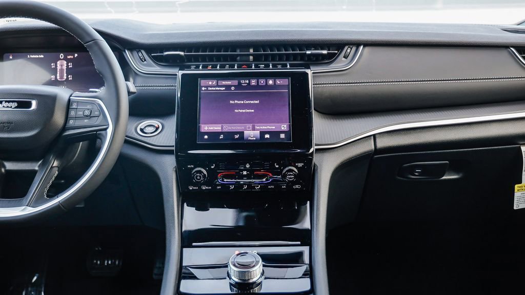 New 2025 Jeep Grand Cherokee Altitude image 14