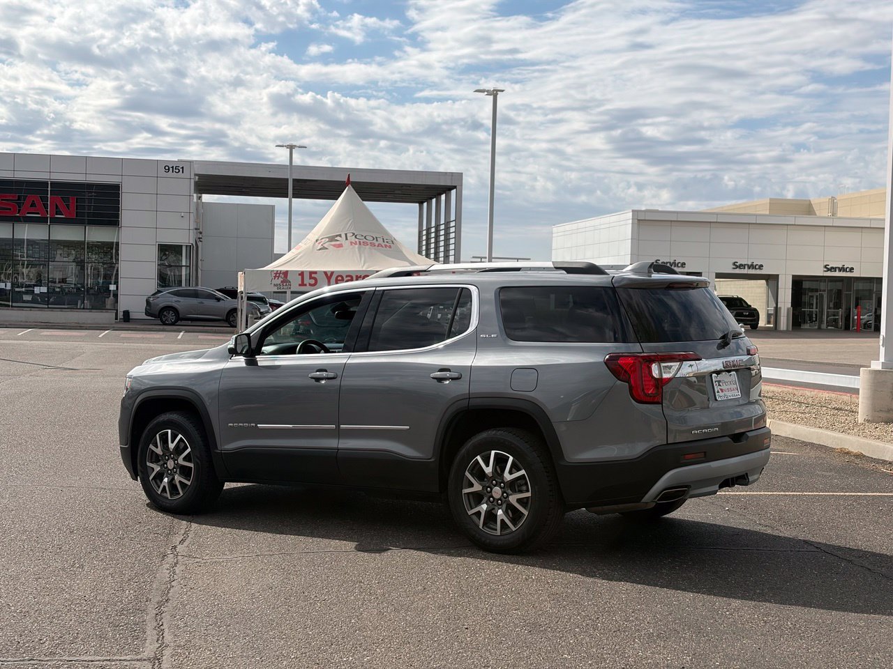Used 2021 GMC Acadia SLE w/ Driver Convenience Package FWD image 4