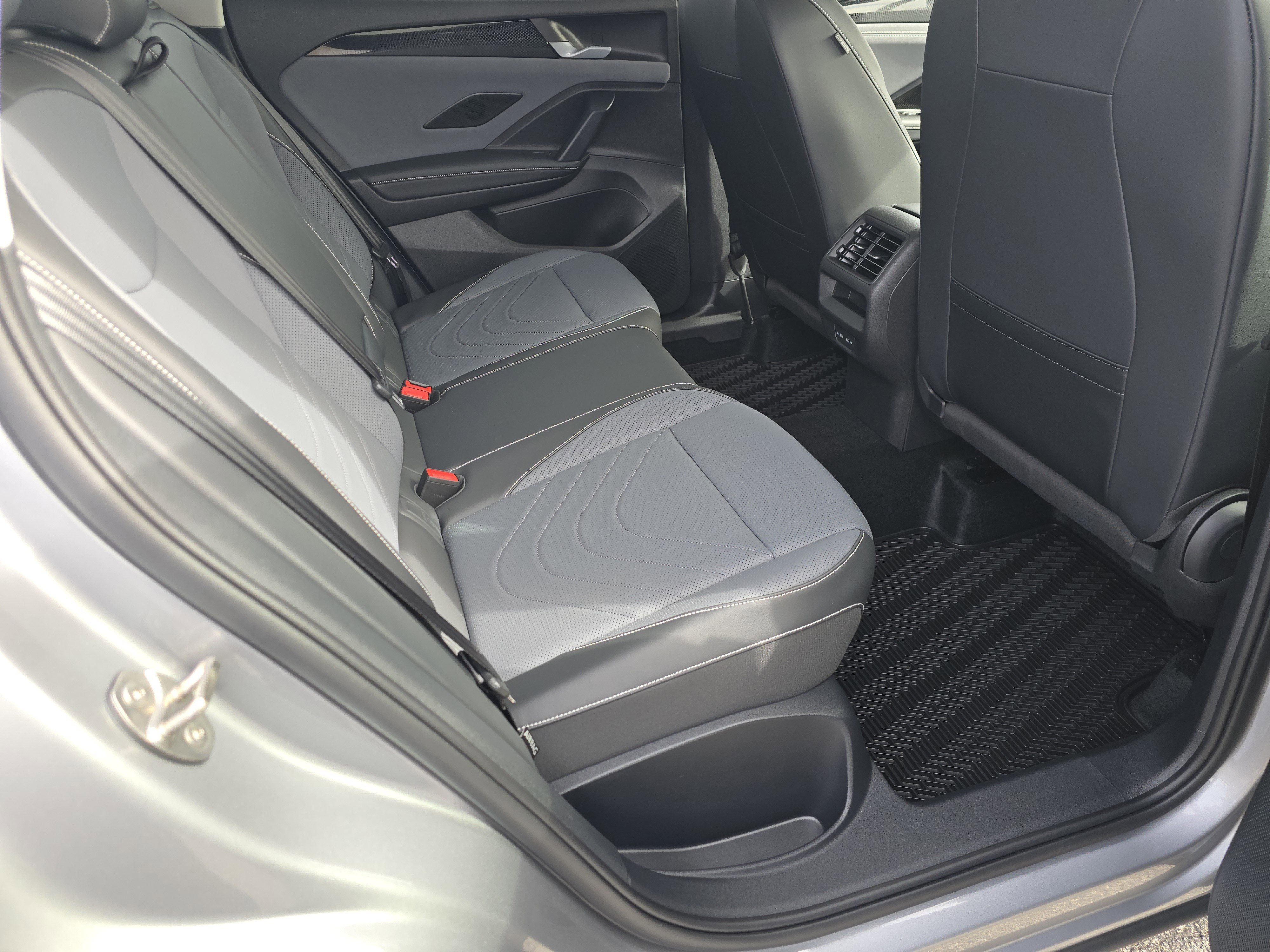 New 2026 Volkswagen Tiguan SE image 16