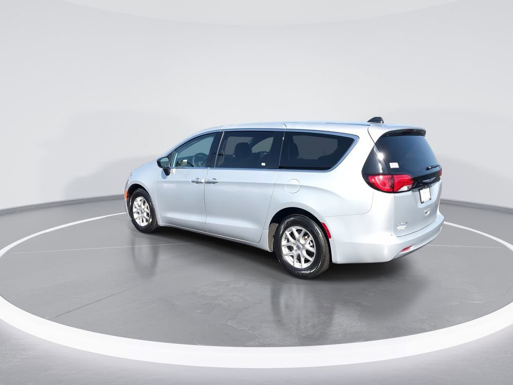Used 2024 Chrysler Voyager LX image 6